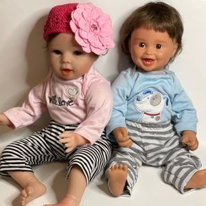 2 reborn dolls! Girl is 22 inches, boy is 20. Come with 23 accessories. 🍼